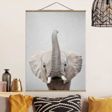 Stoffbild mit Posterleisten - Elefant Ewald - Hochformat 3:4