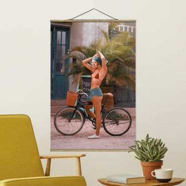 Stoffbild mit Posterleisten - Fahrrad Mädchen - Hochformat