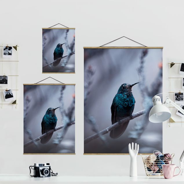 Stoffbild mit Posterleisten - Kolibri im Winter - Hochformat 3:4