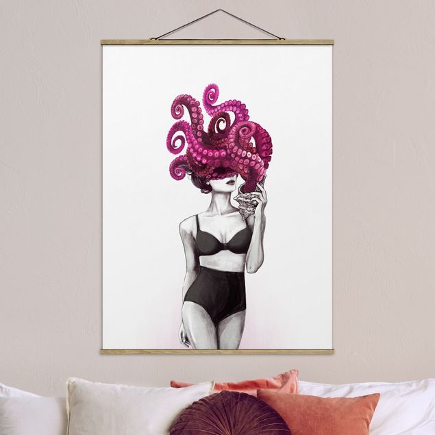 Stoffbild mit Posterleisten - Laura Graves - Illustration Frau in Unterwäsche Schwarz Weiß Oktopus - Hochformat 3:4