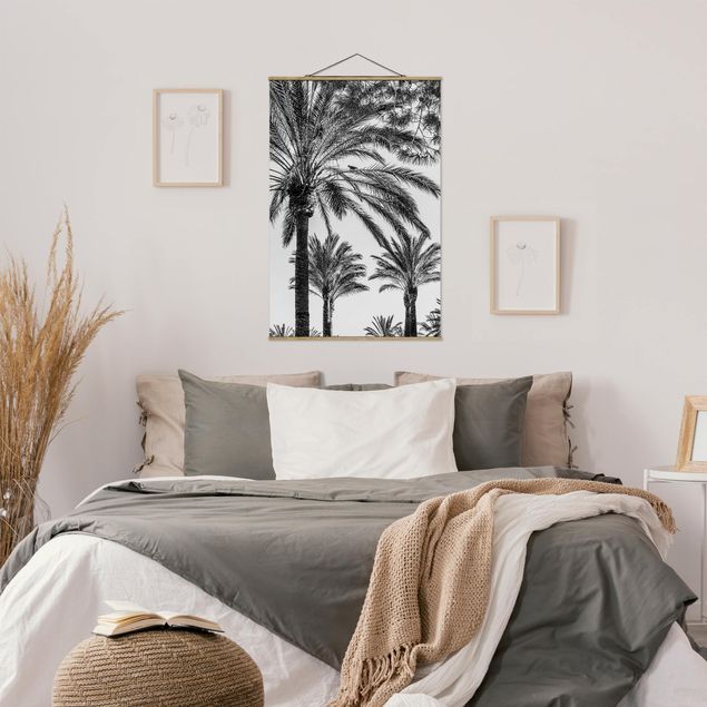 Stoffbild mit Posterleisten - Palmen im Sonnenuntergang Schwarz-Weiß - Hochformat 2:3