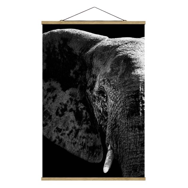 Stoffbild mit Posterleisten - Afrikanischer Elefant schwarz-weiß - Hochformat 2:3