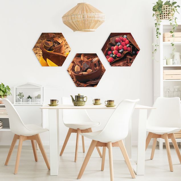 Hexagon Bild Alu-Dibond 3-teilig - Schokolade mit Früchten und Mandeln