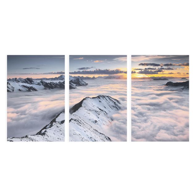 Leinwandbild 3-teilig - Blick über Wolken und Berge - Hoch 2:3