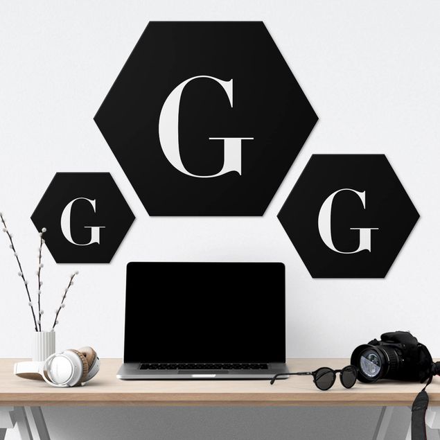 Hexagon Bild Alu-Dibond - Buchstabe Serif Schwarz G