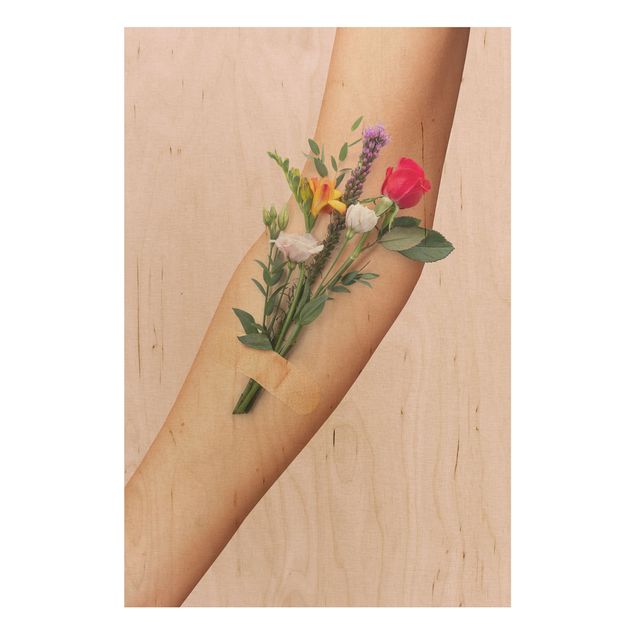 Holzbild - Jonas Loose - Arm mit Blumen - Hochformat 3:2