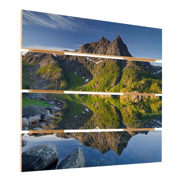 Holzbild - Berglandschaft mit Wasserspiegelung in Norwegen - Quadrat 1:1