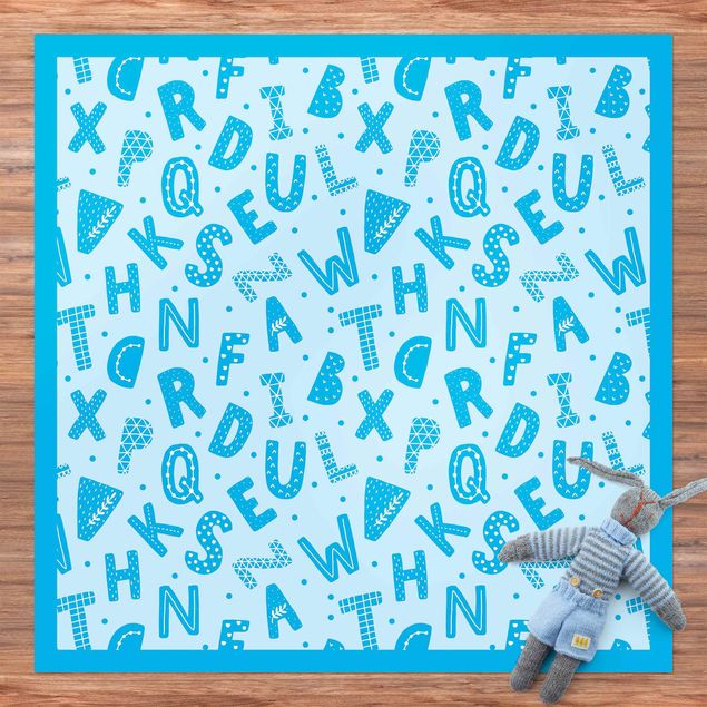 Moderner Teppich Alphabet mit Herzen und Punkten in Blau mit Rahmen