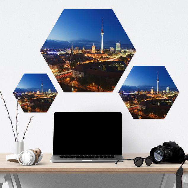 Hexagon Bild Alu-Dibond - Fernsehturm bei Nacht