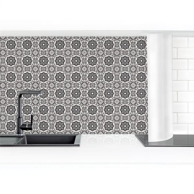 Küchenrückwand - Florale Fliesen schwarz-weiß