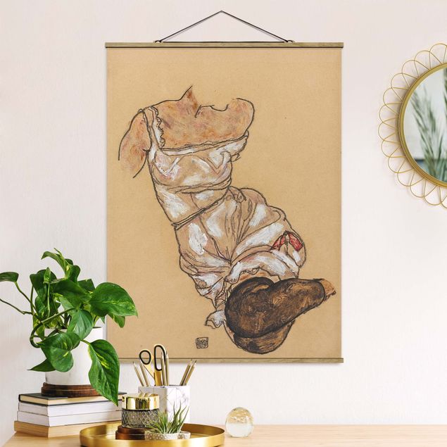 Stoffbild mit Posterleisten - Egon Schiele - Weiblicher Torso in Unterwäsche - Hochformat 3:4