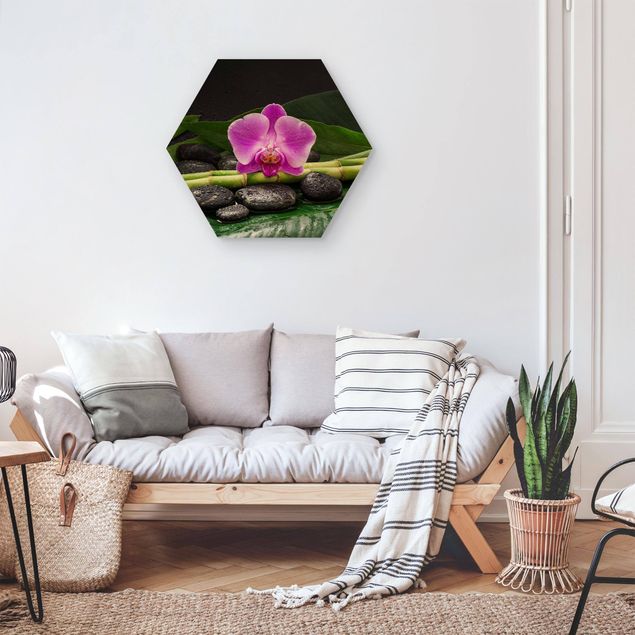 Hexagon Bild Holz - Grüner Bambus mit Orchideenblüte