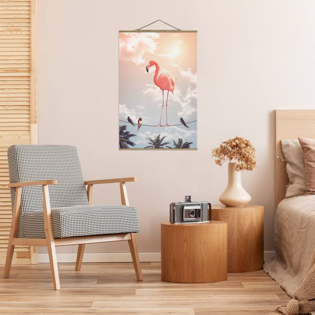 Stoffbild mit Posterleisten - Jonas Loose - Himmel mit Flamingo - Hochformat 2:3