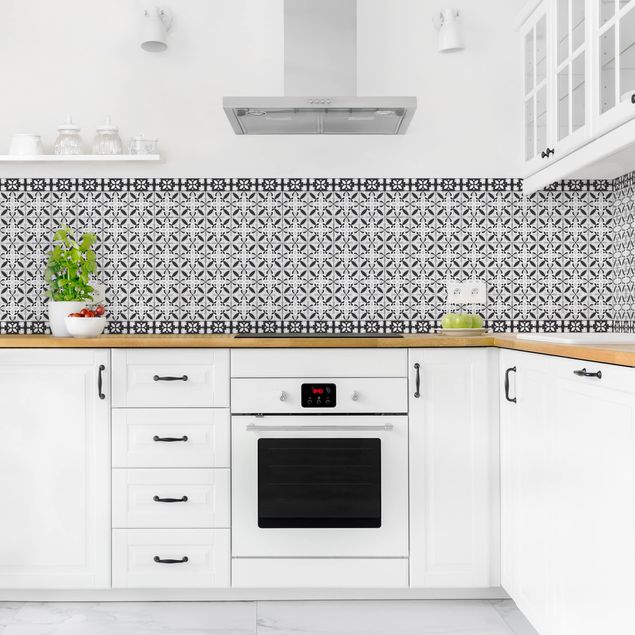 Küchenrückwand - Geometrischer Fliesenmix Blüte Schwarz