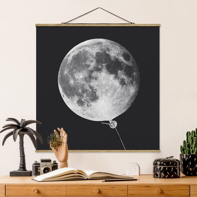 Stoffbild mit Posterleisten - Jonas Loose - Luftballon mit Mond - Quadrat 1:1