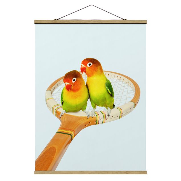 Stoffbild mit Posterleisten - Jonas Loose - Tennis mit Vögeln - Hochformat 3:4