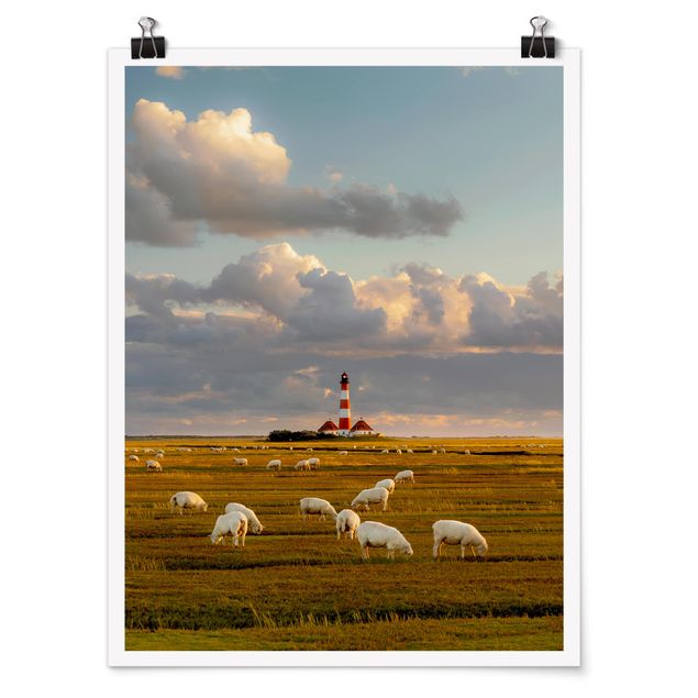 Poster - Nordsee Leuchtturm mit Schafsherde - Hochformat 3:4