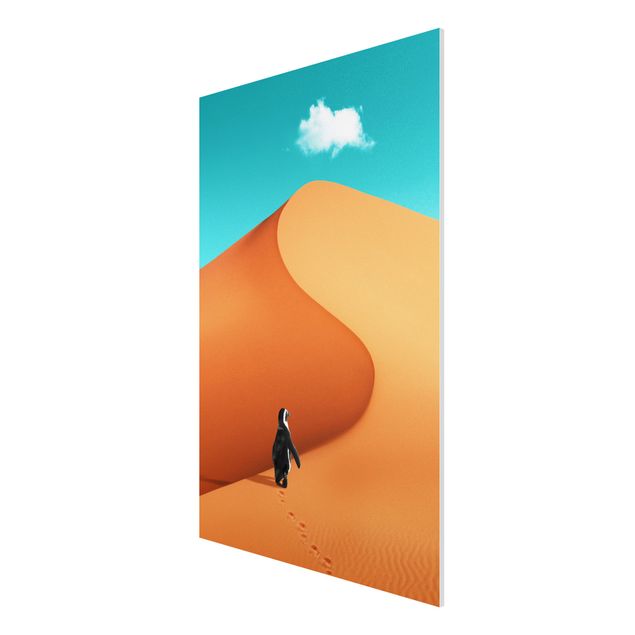 Forex Fine Art Print - Jonas Loose - Wüste mit Pinguin - Hochformat 3:2