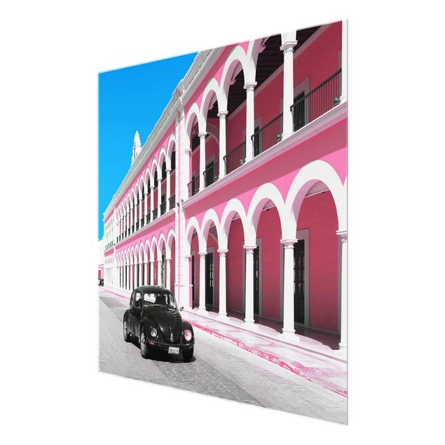 Glasbild - Schwarzer Beetle Pinke Fassade - Quadrat 1:1