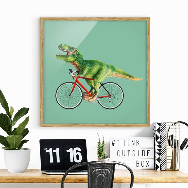Bild mit Rahmen - Jonas Loose - Dinosaurier mit Fahrrad - Quadrat 1:1