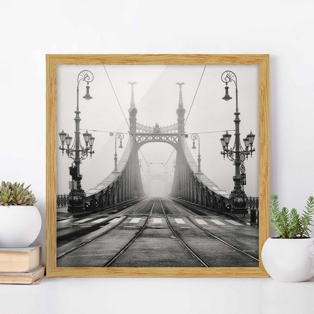 Bild mit Rahmen - Brücke in Budapest - Quadrat 1:1
