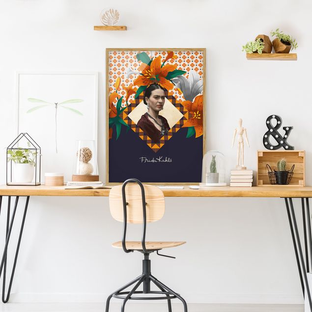 Bild mit Rahmen - Frida Kahlo - Lilien - Hochformat 3:4