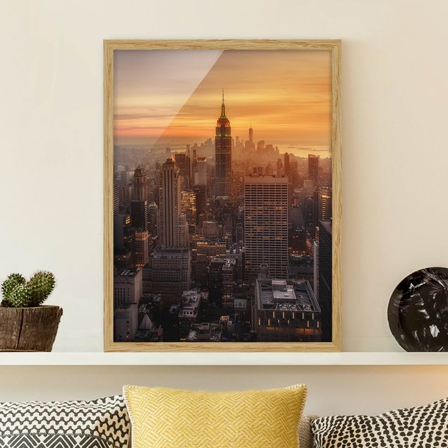 Bild mit Rahmen - Manhattan Skyline Abendstimmung - Hochformat 4:3