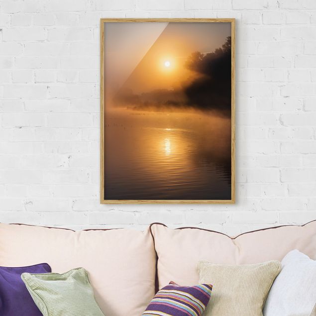 Bild mit Rahmen - Sonnenaufgang am See mit Rehen im Nebel - Hochformat 3:4