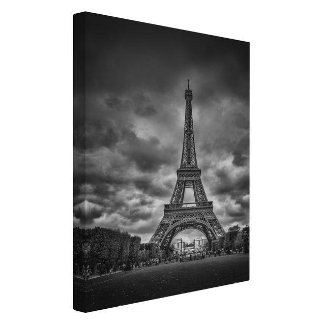 Leinwandbild - Eiffelturm vor Wolken schwarz-weiß - Hochformat 4:3