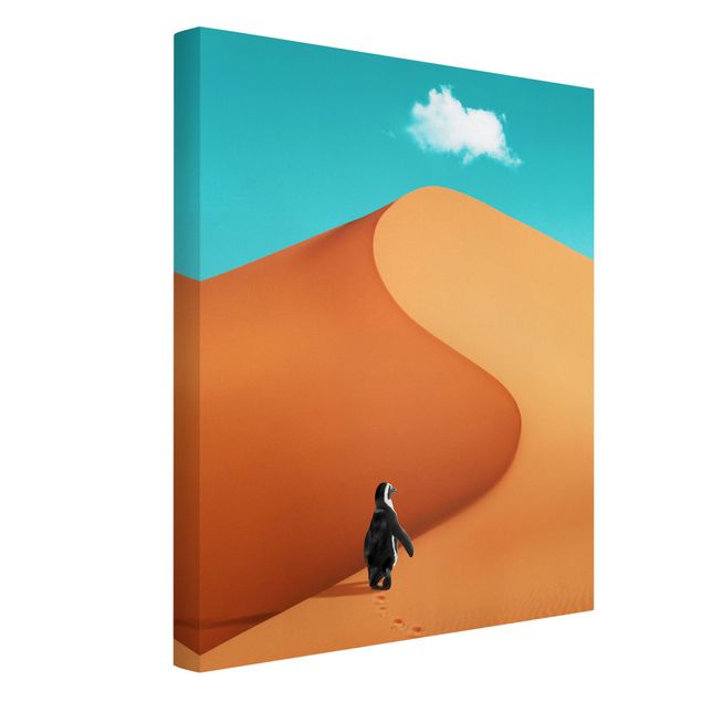 Leinwandbild - Jonas Loose - Wüste mit Pinguin - Hochformat 4:3