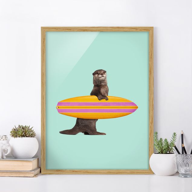 Bild mit Rahmen - Jonas Loose - Otter mit Surfbrett - Hochformat 4:3
