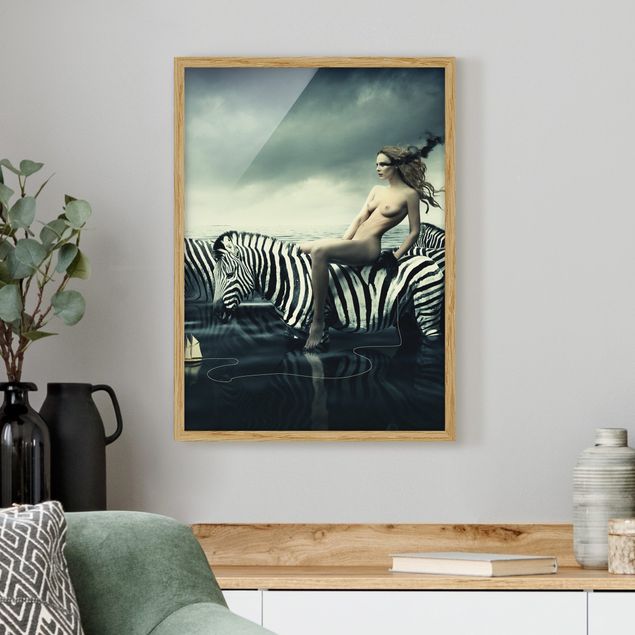 Bild mit Rahmen - Frauenakt mit Zebras - Hochformat 3:4