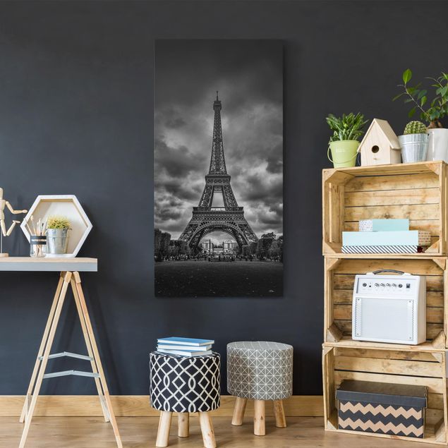 Leinwandbild - Eiffelturm vor Wolken schwarz-weiß - Hochformat 2:1