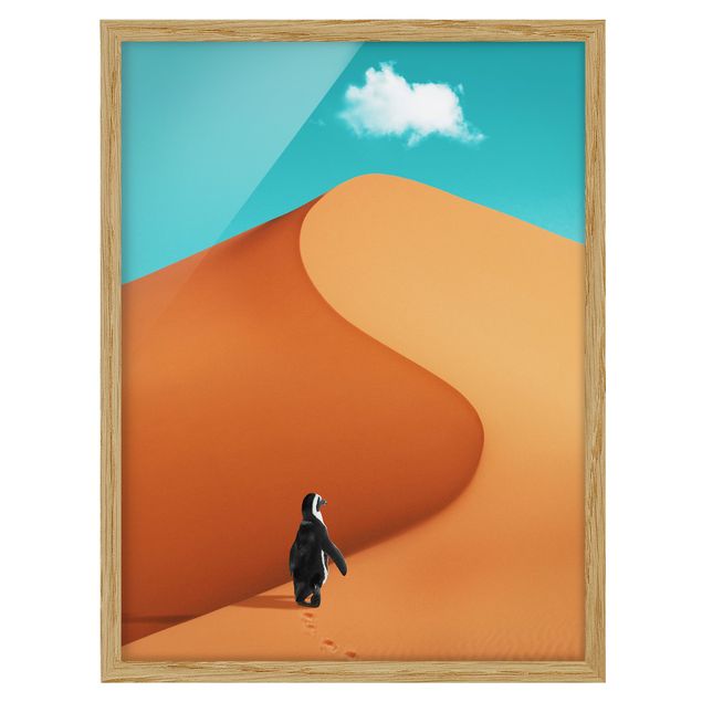 Bild mit Rahmen - Jonas Loose - Wüste mit Pinguin - Hochformat 4:3