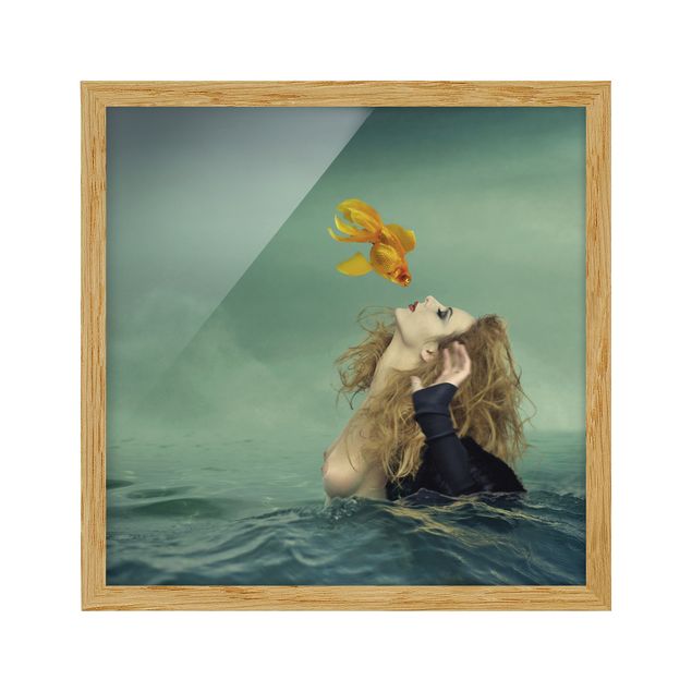 Bild mit Rahmen - Kuss eines Goldfisches - Quadrat 1:1