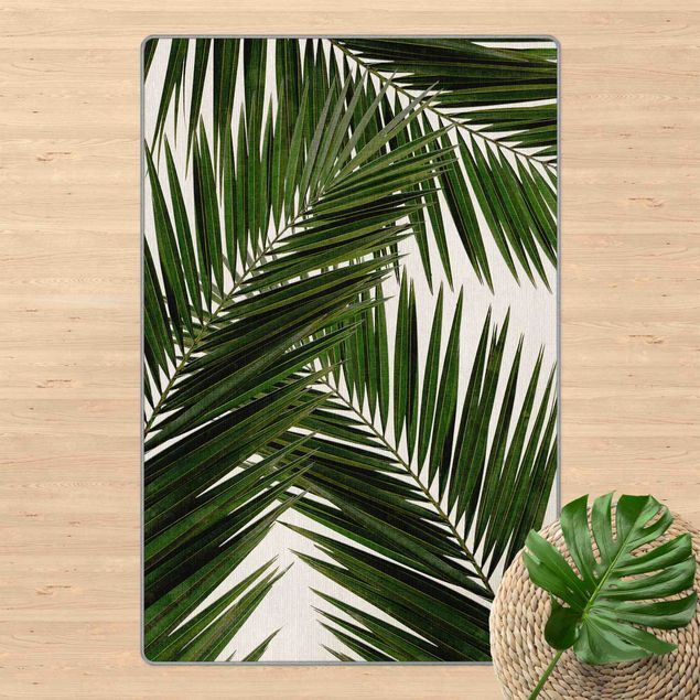 Grün Teppich Blick durch grüne Palmenblätter