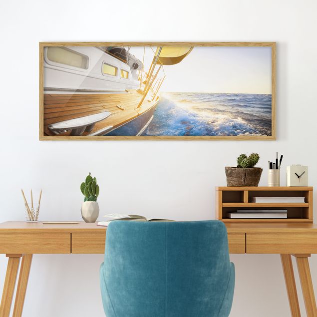 Bild mit Rahmen - Segelboot auf blauem Meer bei Sonnenschein - Panorama Querformat