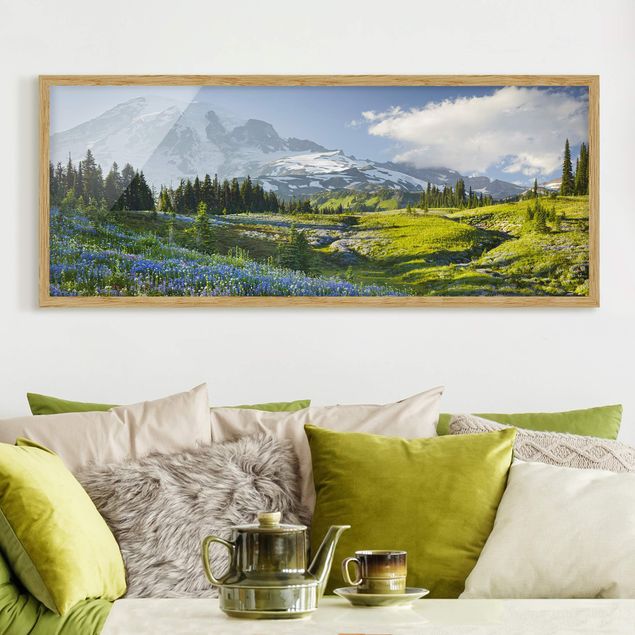 Natur & Landschaft Bild mit Rahmen - Bergwiese mit blauen Blumen vor Mt. Rainier