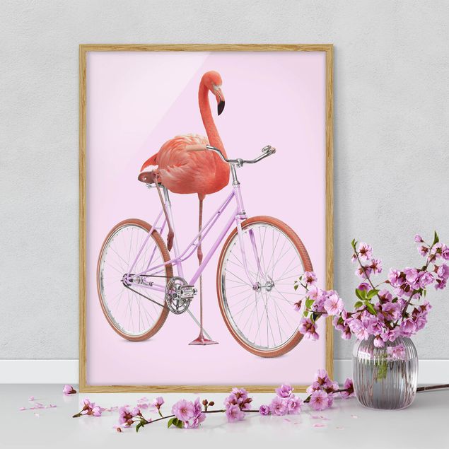 Bild mit Rahmen - Jonas Loose - Flamingo mit Fahrrad - Hochformat 4:3