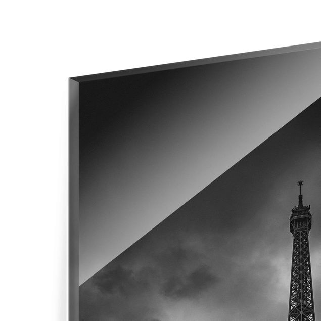 Glasbild - Eiffelturm vor Wolken schwarz-weiß - Hochformat 3:2
