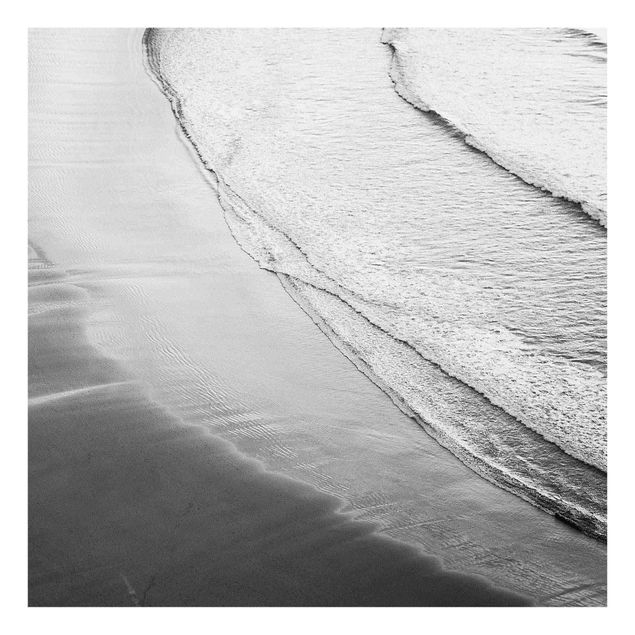 Glasbild - Leichter Wellengang am Strand Schwarz Weiß - Quadrat