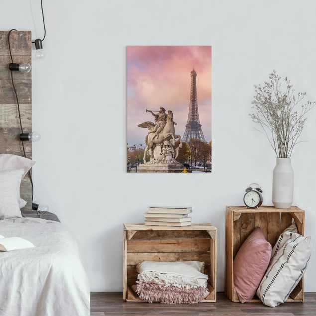 Leinwandbild - Reiterstatue vor Eiffelturm - Hochformat 2:3
