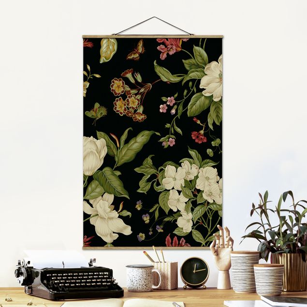 Stoffbild mit Posterleisten - Gartenblumen auf Schwarz I - Hochformat 2:3