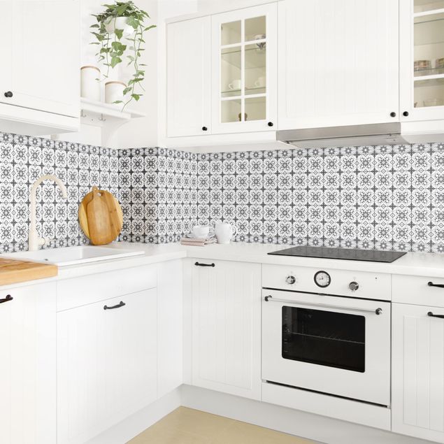 Küchenrückwand - Geometrischer Fliesenmix Blume Grau