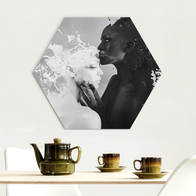 Hexagon Bild Alu-Dibond - Milch & Kaffee Kuss schwarz weiß