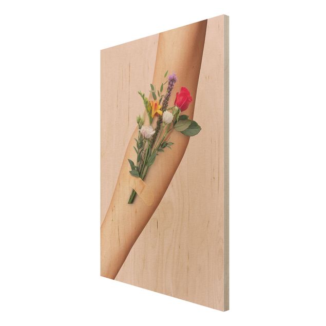 Holzbild - Jonas Loose - Arm mit Blumen - Hochformat 3:2