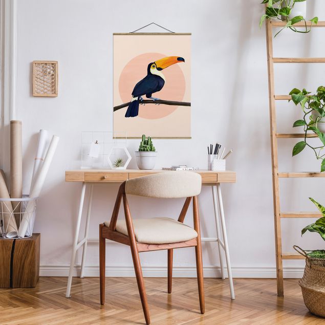 Stoffbild mit Posterleisten - Laura Graves - Illustration Vogel Tukan Malerei Pastell - Hochformat 3:4