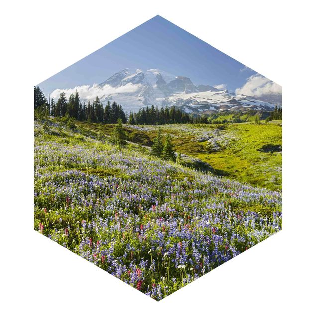 Hexagon Fototapete selbstklebend - Bergwiese mit roten Blumen vor Mt. Rainier