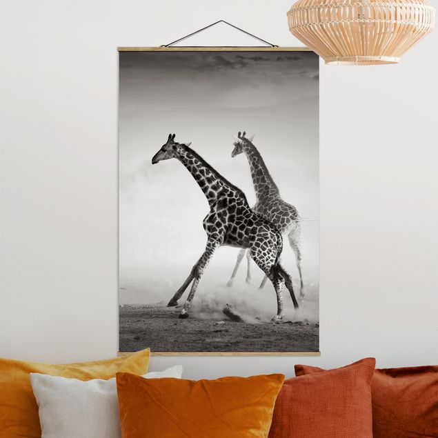 Stoffbild mit Posterleisten - Giraffenjagd - Hochformat 2:3