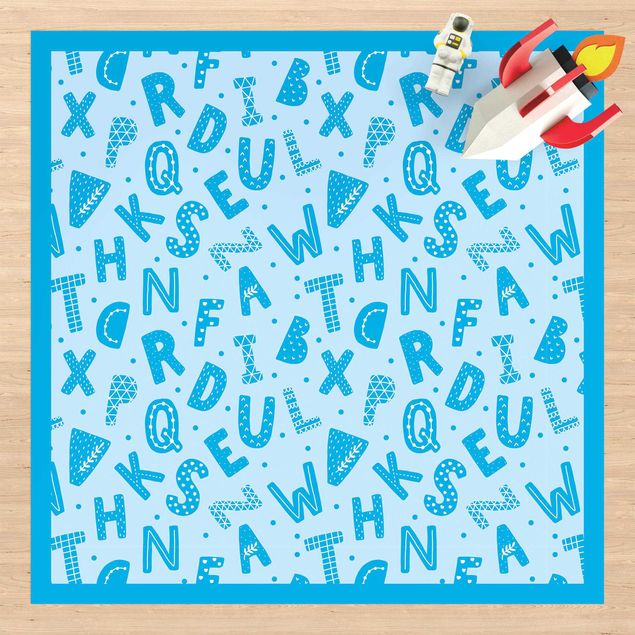 outdoor-teppich wetterfest Alphabet mit Herzen und Punkten in Blau mit Rahmen